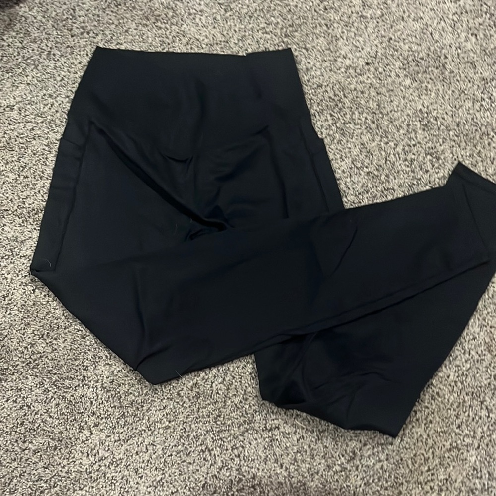 halara cross leggings